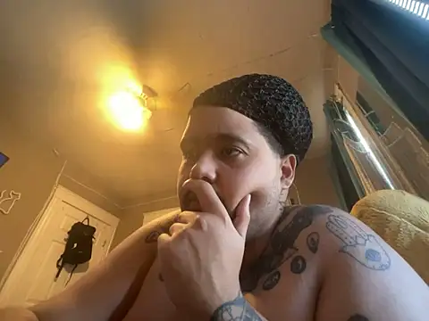 Snapshot of chubbydominican chatting on 02/19/25, 06:43 chubbydominican online show from 02/19/25, 06:43