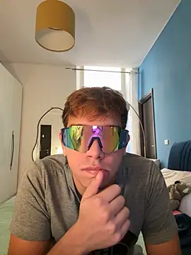 Snapshot of calleaaaa chatting on 10/08/25, 11:52 calleaaaa online show from 10/08/25, 11:52