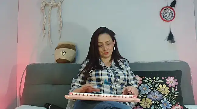 catalinamommyx online show from 02/24/25, 12:41