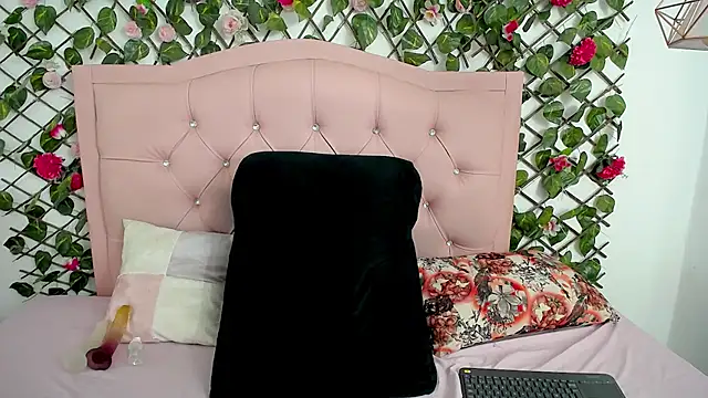 Snapshot of LucyCute_1 chatting on 07/15/26, 03:39 LucyCute 1 online show from 07/15/26, 03:39