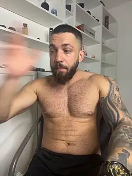 LoveIsBlind  online show from 09/23/25, 03:53