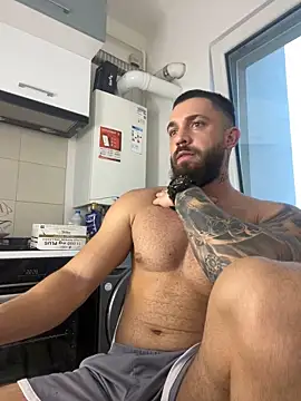 LoveIsBlind  online show from 10/08/25, 02:47