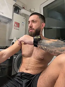 LoveIsBlind  online show from 10/20/25, 05:46