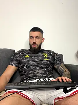 LoveIsBlind  online show from 10/31/25, 07:37