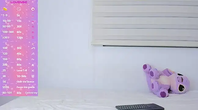 Snapshot of _violetadulce chatting on 12/23/24, 03:40  violetadulce online show from 12/23/24, 03:40