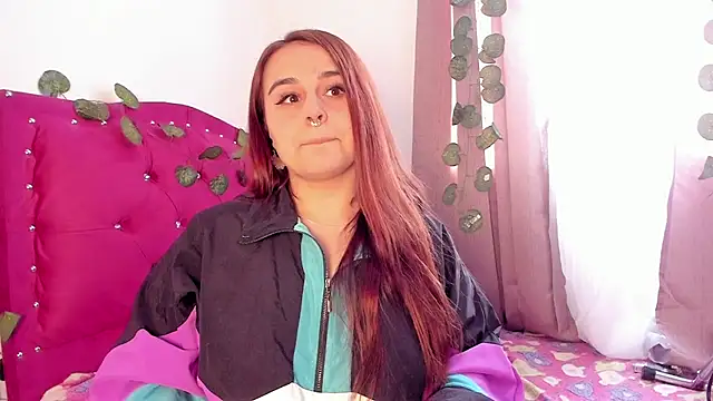 Snapshot of evy_orange1 chatting on 12/06/24, 05:11 evy orange1 online show from 12/06/24, 05:11