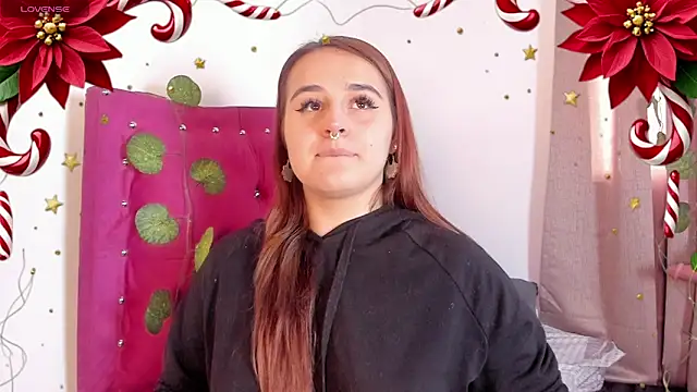 Snapshot of evy_orange1 chatting on 12/27/24, 04:43 evy orange1 online show from 12/27/24, 04:43