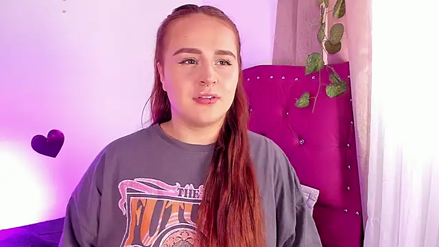 Snapshot of evy_orange1 chatting on 03/10/25, 05:18 evy orange1 online show from 03/10/25, 05:18