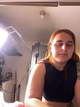 Snapshot of evy_orange1 chatting on 09/26/25, 12:47 evy orange1 online show from 09/26/25, 12:47