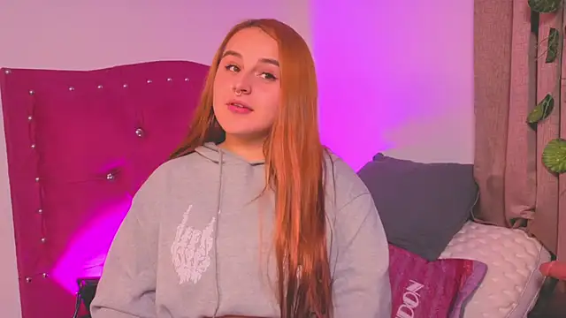 Snapshot of evy_orange1 chatting on 09/27/25, 02:49 evy orange1 online show from 09/27/25, 02:49