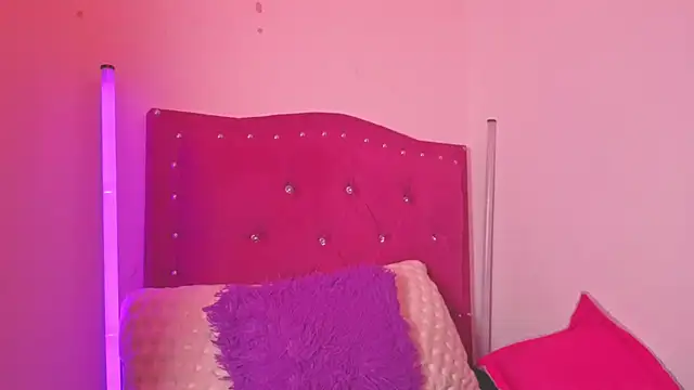 evy orange1 online show from 11/14/25, 02:43