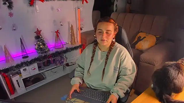 evy orange1 online show from 12/17/25, 01:11