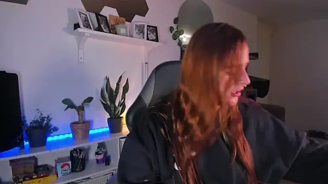 evy orange1 online show from 02/03/26, 06:11