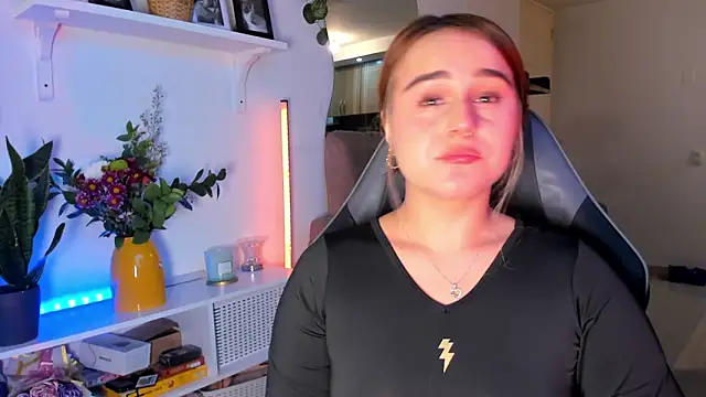 evy orange1 online show from 03/07/26, 01:35