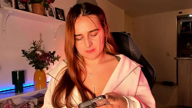 evy orange1 online show from 03/11/26, 12:05