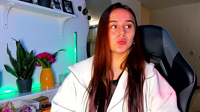 evy orange1 online show from 04/01/26, 12:00