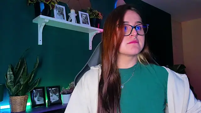 evy orange1 online show from 04/17/26, 12:57