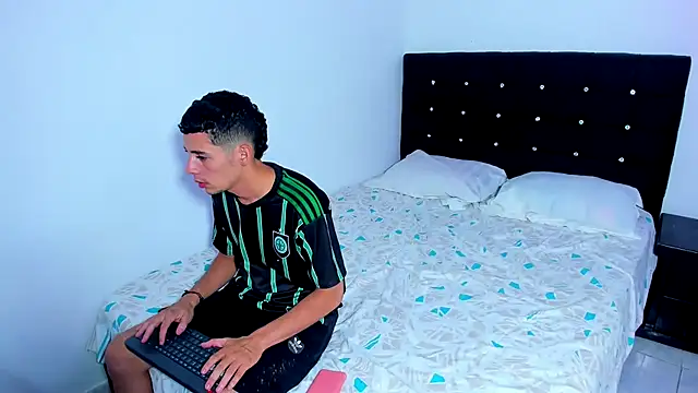 Alexander and Xiao online show from 01/31/25, 02:37