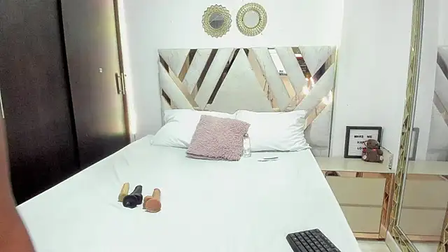 KriisvanyLeroy online show from 12/04/25, 08:17