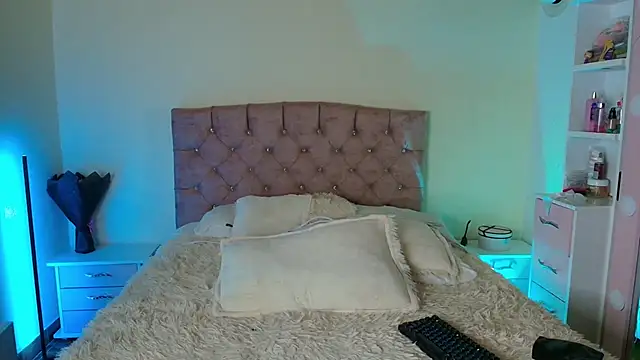 miaa saenz1 online show from 12/02/25, 03:56