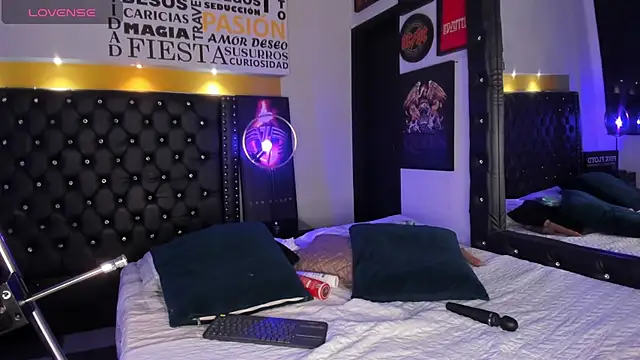 MADISSONLOVE  online show from 04/28/26, 03:00