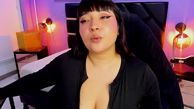 Snapshot of Emma_monserrat chatting on 07/21/26, 11:34 Emma monserrat online show from 07/21/26, 11:34