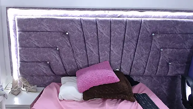 Penelope Fox14 online show from 04/07/26, 01:55