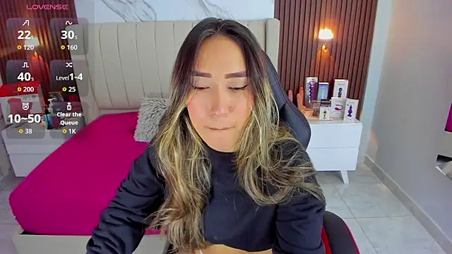 Snapshot of CAMILAGRAY chatting on 10/28/25, 12:30 CAMILAGRAY online show from 10/28/25, 12:30