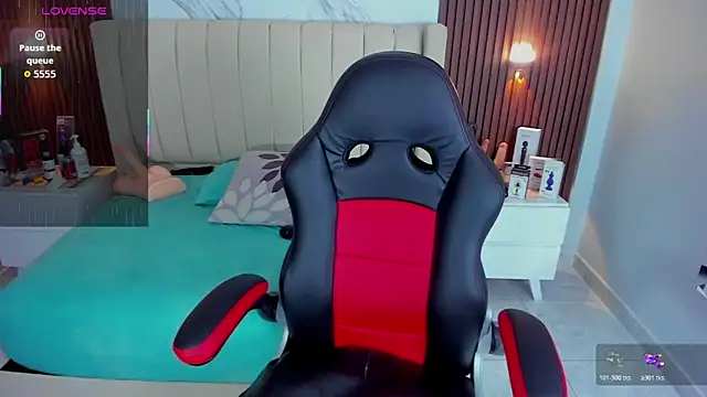 Snapshot of CAMILAGRAY chatting on 01/19/26, 12:42 CAMILAGRAY online show from 01/19/26, 12:42