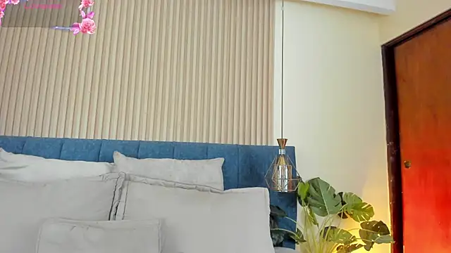 kathecute   online show from 04/19/26, 01:49