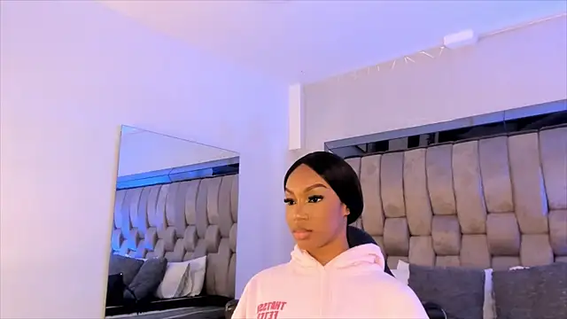 ChaynnaCooper online show from 02/10/25, 12:29