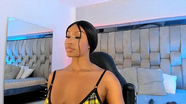 ChaynnaCooper online show from 02/13/25, 12:00