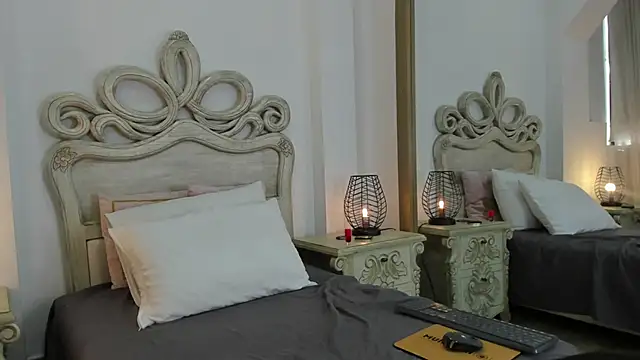 SamanthaFerrer   online show from 09/23/25, 07:50