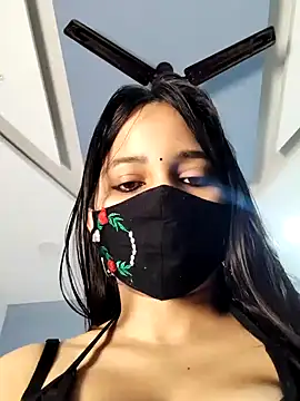 Snapshot of Varnika_aarora chatting on 12/27/24, 08:13 Varnika aarora online show from 12/27/24, 08:13