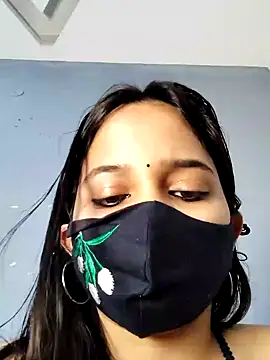 Snapshot of Varnika_aarora chatting on 12/28/24, 02:42 Varnika aarora online show from 12/28/24, 02:42