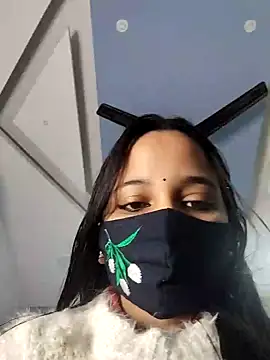 Snapshot of Varnika_aarora chatting on 01/03/25, 12:19 Varnika aarora online show from 01/03/25, 12:19