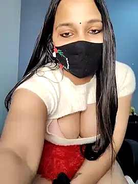 Snapshot of Varnika_aarora chatting on 01/06/25, 04:36 Varnika aarora online show from 01/06/25, 04:36
