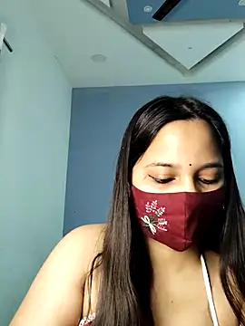 Snapshot of Varnika_aarora chatting on 02/26/25, 01:32 Varnika aarora online show from 02/26/25, 01:32