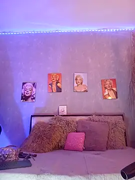 nahiarapalmer19 online show from 12/28/24, 11:37