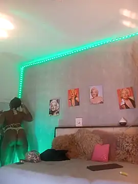 nahiarapalmer19 online show from 03/01/25, 10:42