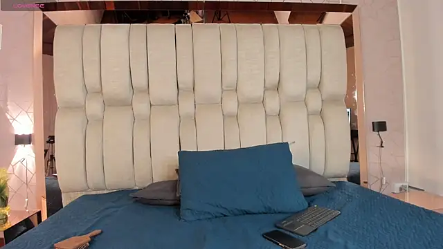 Isa Little Star online show from 04/25/26, 04:04