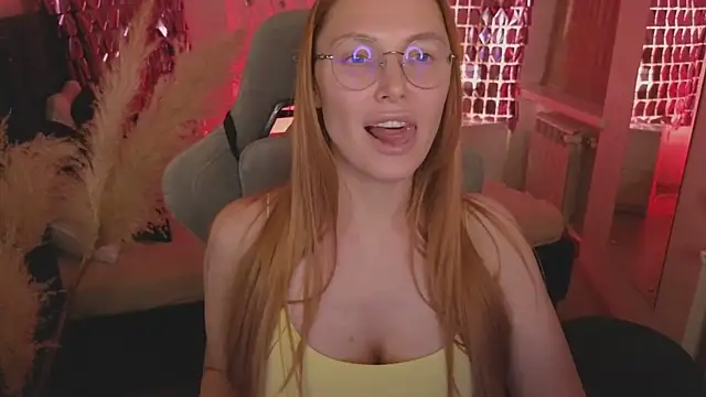 Snapshot of Love_Call chatting on 02/08/25, 08:31 Love Call online show from 02/08/25, 08:31