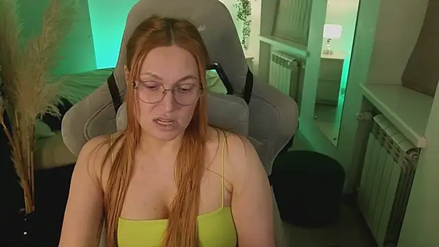 Snapshot of Love_Call chatting on 02/21/25, 11:44 Love Call online show from 02/21/25, 11:44