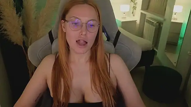 Snapshot of Love_Call chatting on 02/22/25, 08:40 Love Call online show from 02/22/25, 08:40