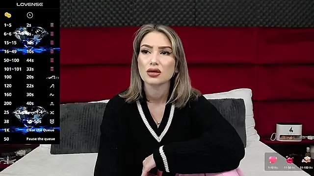 Snapshot of MinnieMe chatting on 01/15/25, 09:02 MinnieMe online show from 01/15/25, 09:02