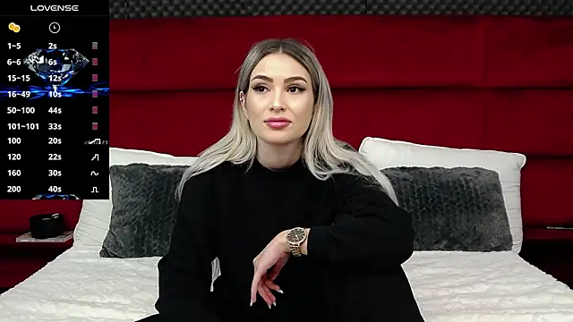 Snapshot of MinnieMe chatting on 10/22/25, 07:35 MinnieMe online show from 10/22/25, 07:35