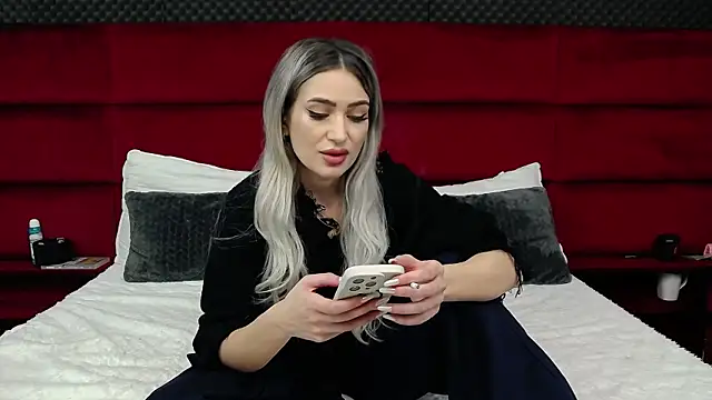 Snapshot of MinnieMe chatting on 11/02/25, 07:05 MinnieMe online show from 11/02/25, 07:05