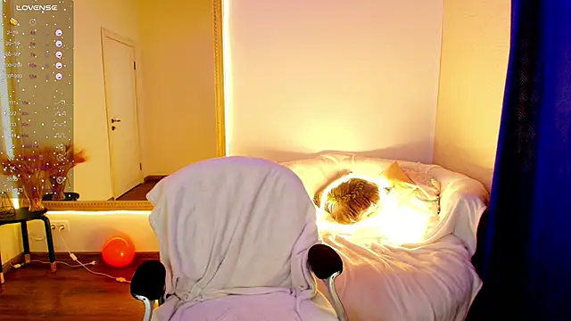 Snapshot of an6elica chatting on 11/08/25, 02:45 an6elica online show from 11/08/25, 02:45