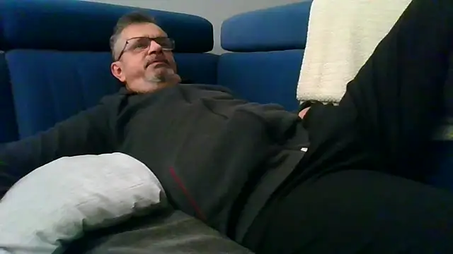 axecoman60 online show from 03/04/25, 06:29