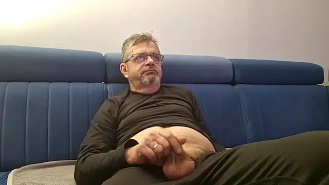 axecoman60 online show from 03/18/25, 07:53